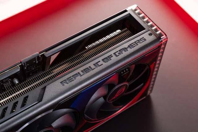 顶级背置设计，ROG STRIX RTX4090D BTF显卡震撼亮相