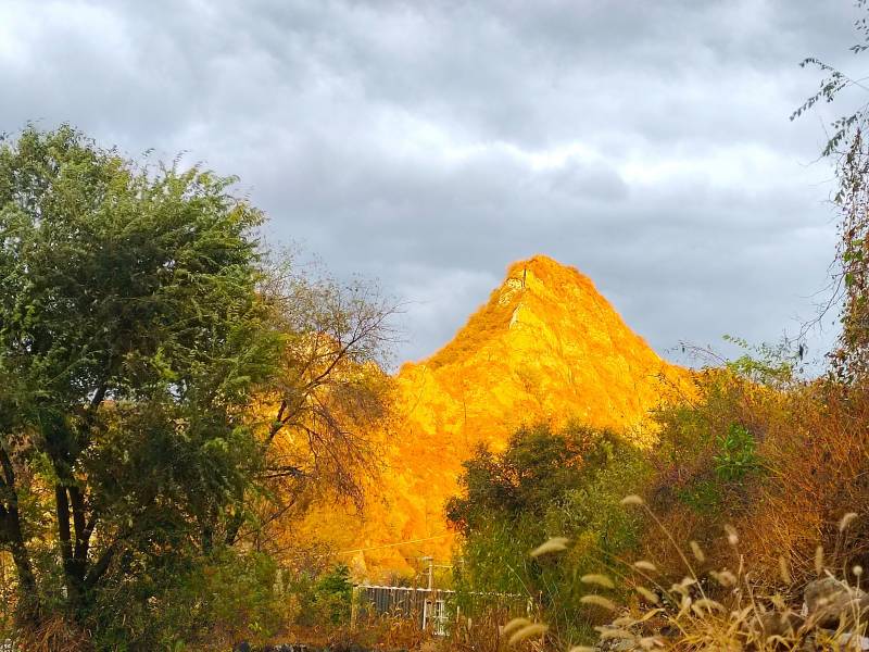 北京也有自己的日照金山，20分钟车程饱览奇观