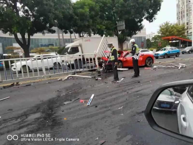 厦门小鱼网微博视频，惊险！今晨海沧大桥一车翻车，警方最新通报