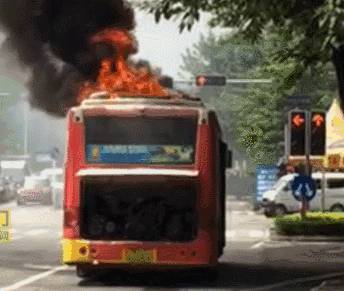 公交车着火了该怎么办？紧急逃生指南速看！