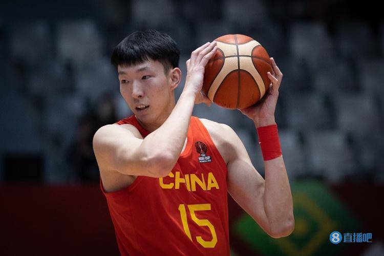中国男篮17人集训名单，周琦领军，周鹏、阿不都沙拉木入选