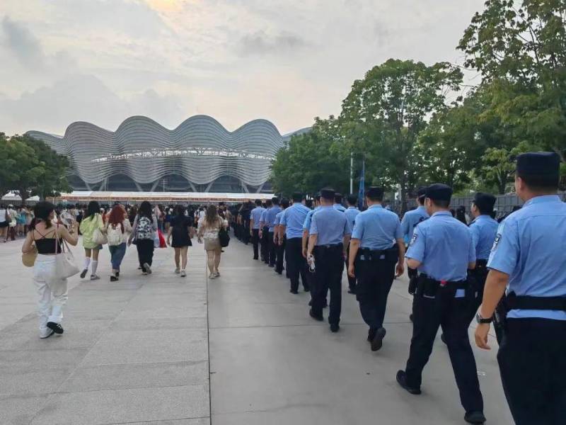 TFBOYS帝国超话，灯牌之战燃情十年，共赴最后一夜