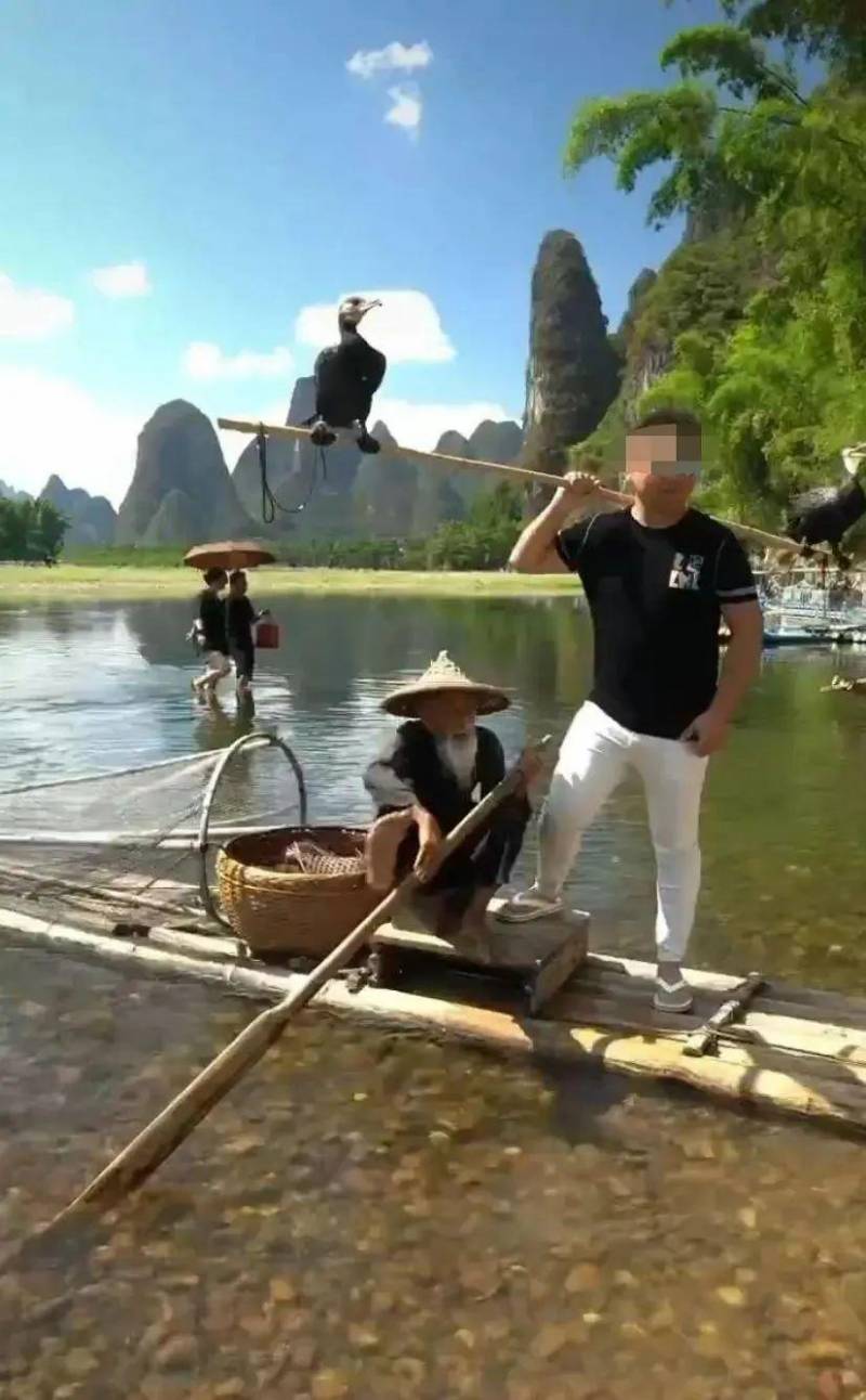 火爆全網的漓江老漁翁走了，享年94嵗，漁舟唱晚成絕響