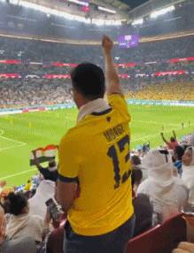 厄瓜多爾球迷搓錢挑釁卡塔爾，轉眼握手言和盡顯友誼