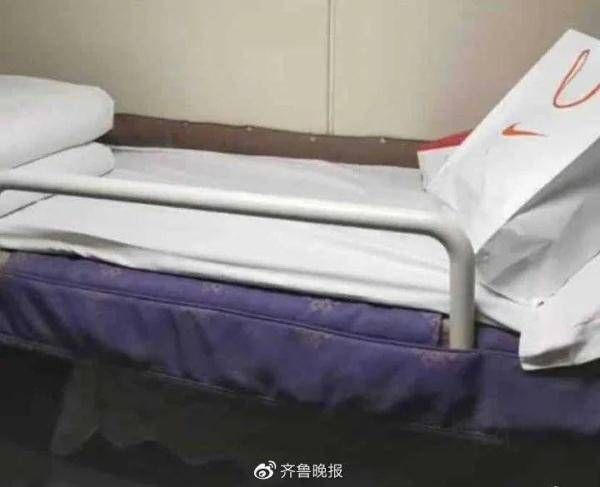 国铁集团回应卧铺车厢三男一女，合理调配保障旅客舒适