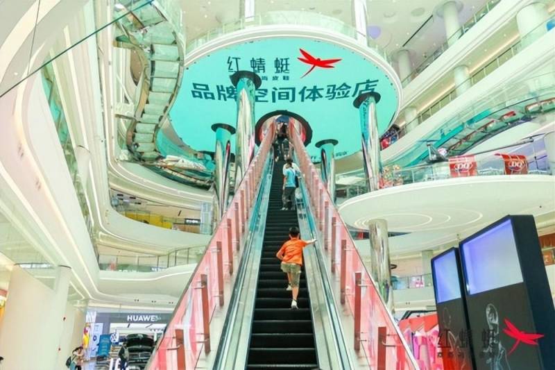 红蜻蜓品牌体验空间华南首店全新启幕，匠心呈现商务新风尚