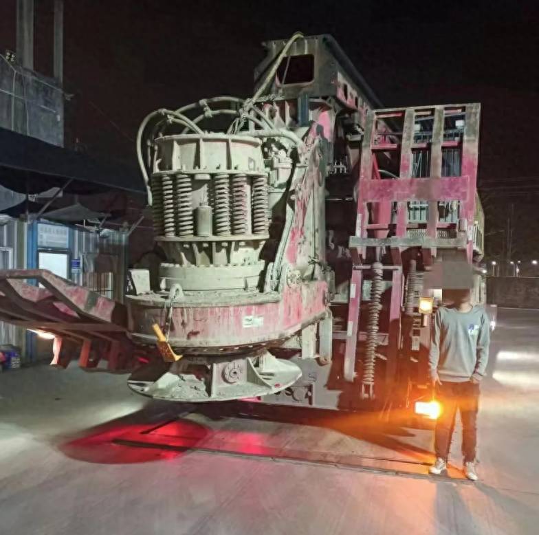 湛江货车违规装载30人务工 挖掘番薯事件受批评