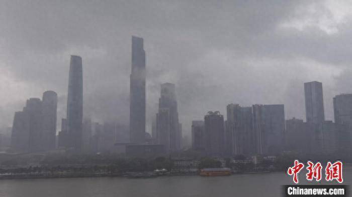 广州暴雨致困，紧急转移279名受困群众