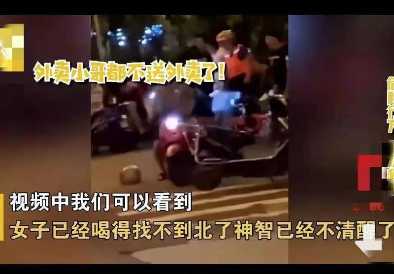 脱衣服亲嘴，疑似非夫妻，路人围观不敢阻