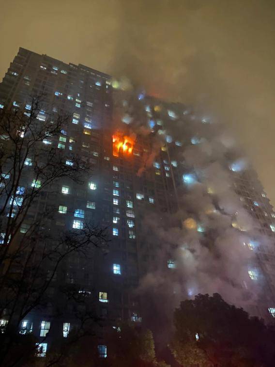 南京火灾悲剧，15死44伤，居民楼凌晨火警惊人细节曝光