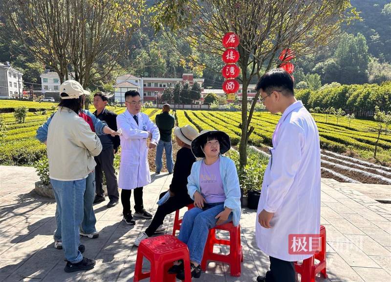 雲上五峰，武昌毉院專家直播間助力健康鄕村