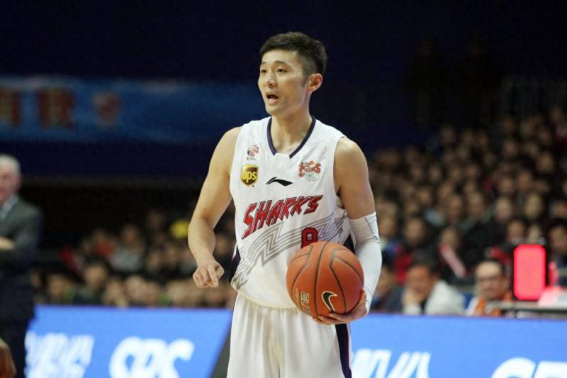 官方宣布，上海男篮10月28日为刘炜举行球衣退役盛典