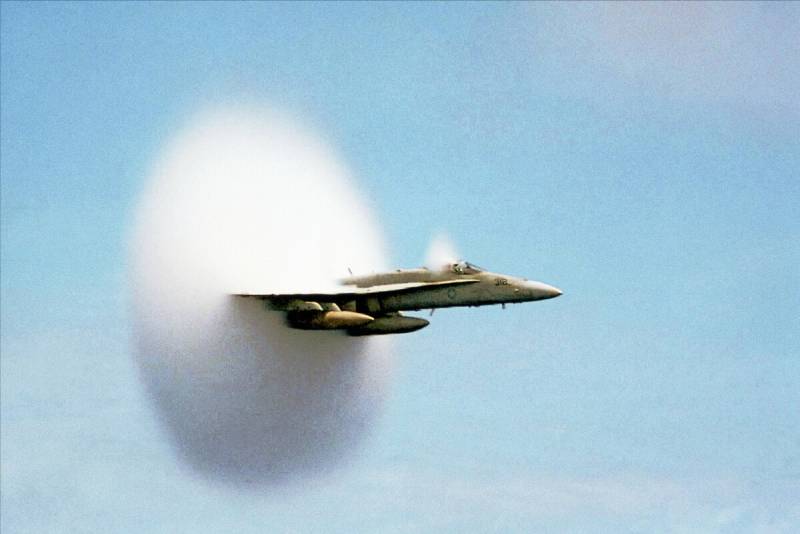 飛機産生音爆原理，聲音如何形成可見的沖擊波？