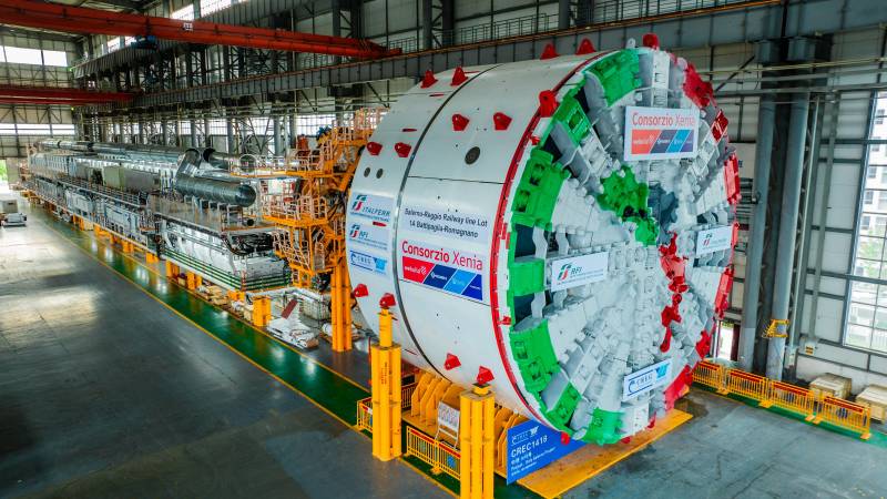 中国制造最大直径13.46米盾构机在河南成功下线，即将出口意大利