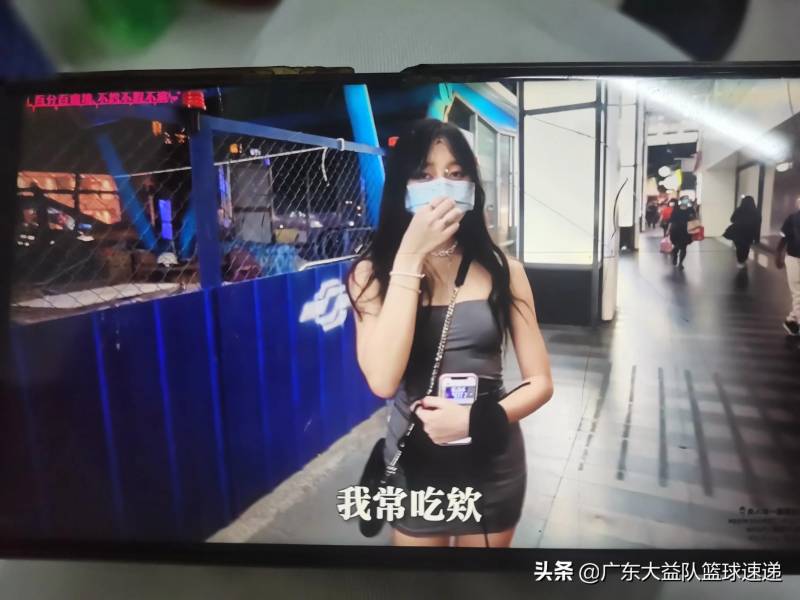 《黑男邱比特的微博，与三美女领队同框竞技》