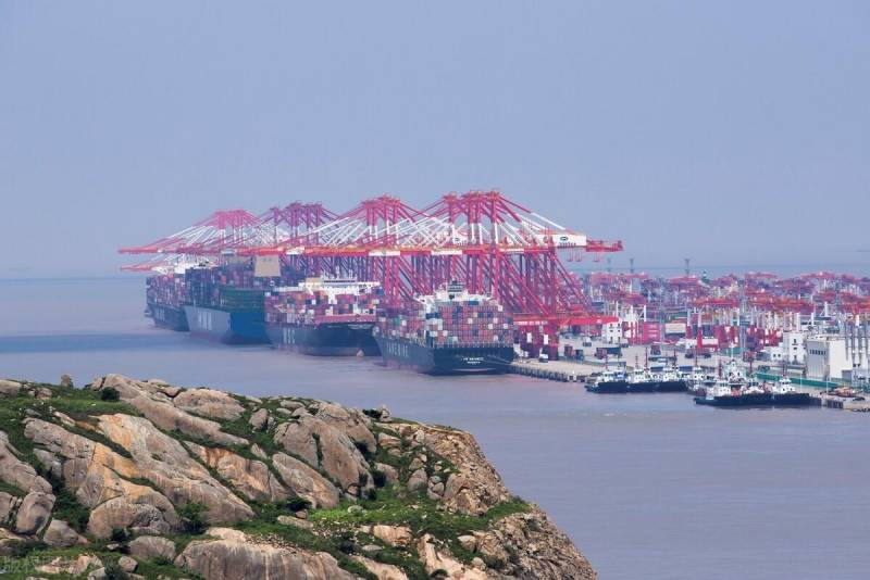 700亿打造的世界级洋山港，年吞吐量8.89亿吨的建造历程