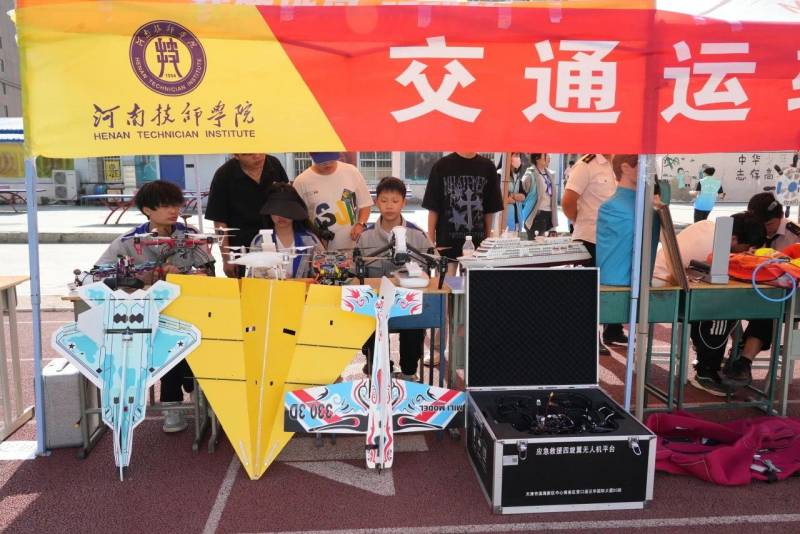 河南技师学院文化节展示精彩手工与机械模型