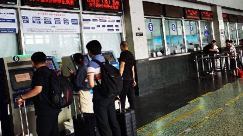 因龙舟雨天气影响，惠州站共有29趟列车被迫停运