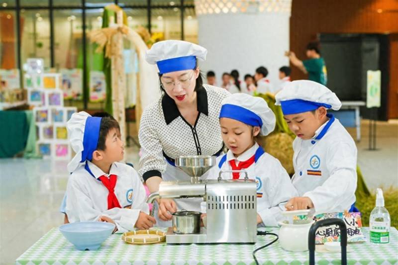 武汉光谷小学生连续三年参与劳动技能抽测，成果影响学校评价得分