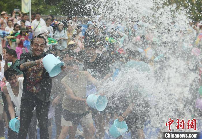 潑水節開幕，雲南芒市2024年慶典 吸引八萬民衆歡慶