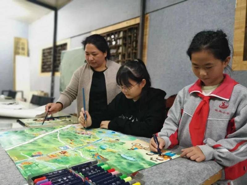 手绘散步小道，漫步长沙跳马镇，学生绘风情地图