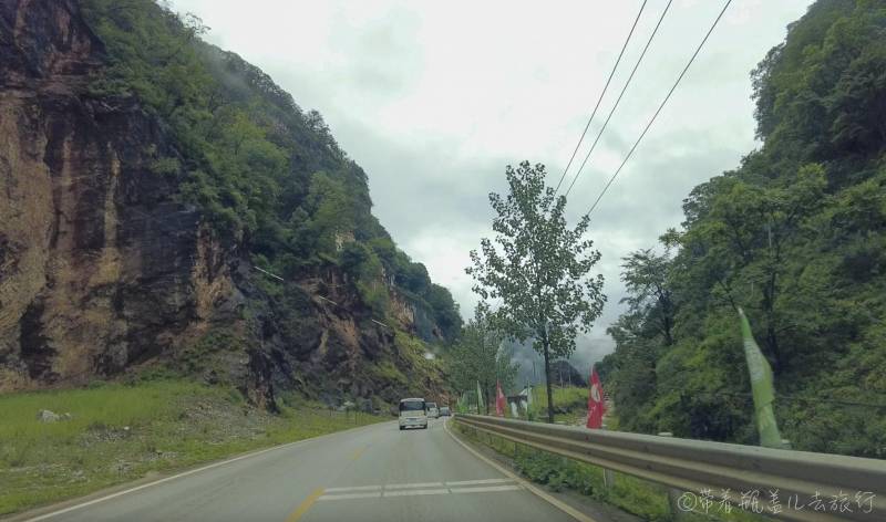 泸沽湖到香格里拉，美景难掩心痛，旅行故事令人感慨