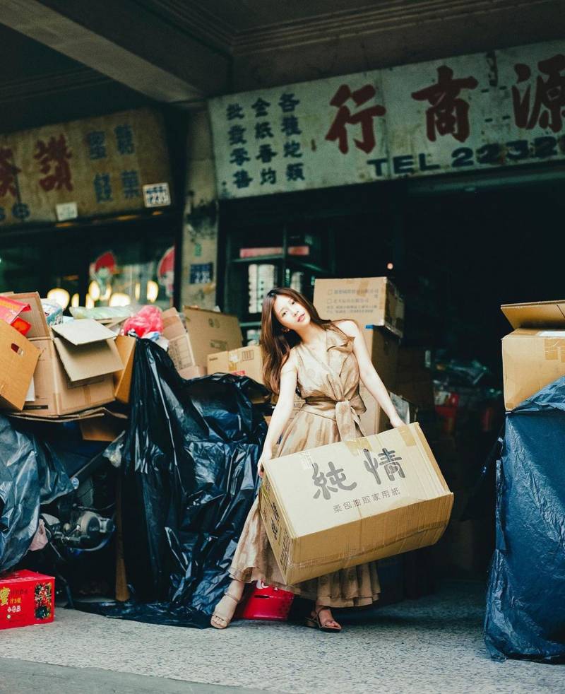 鸡排妹视频，郑家纯魅力难挡，青春熟女风采依旧！