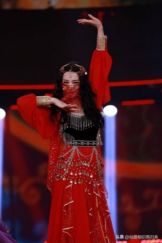 迪麗熱巴唱新疆歌跳舞cut，民族風情魅力四射，美豔動人！