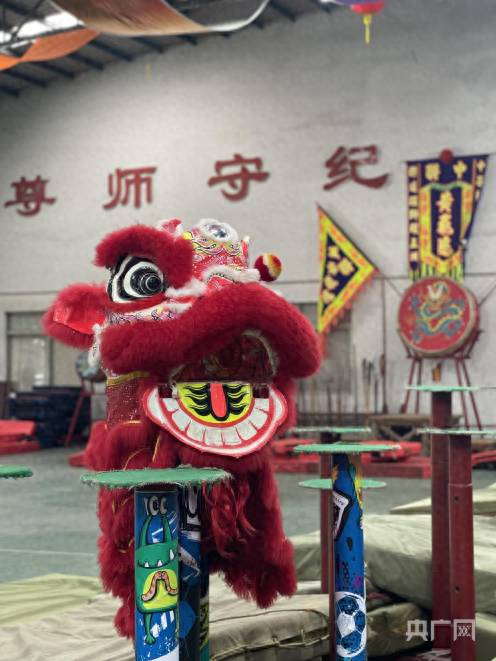 广东佛山舞狮队，百年醒狮艺术的传承与发扬