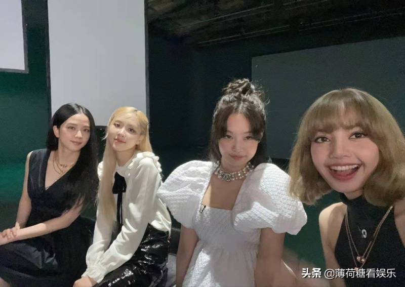 LISA超话热议，确诊新冠，粉丝心碎，BLACKPINK成员待检测