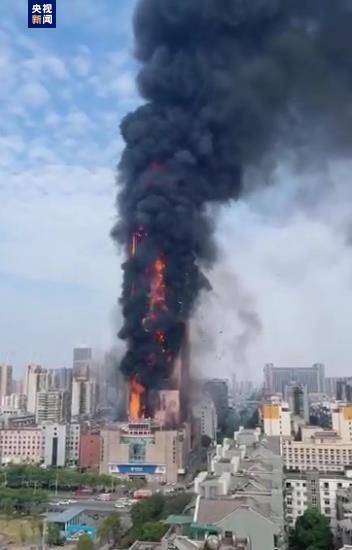 长沙电信大楼明火已扑灭，218米高楼安全获救