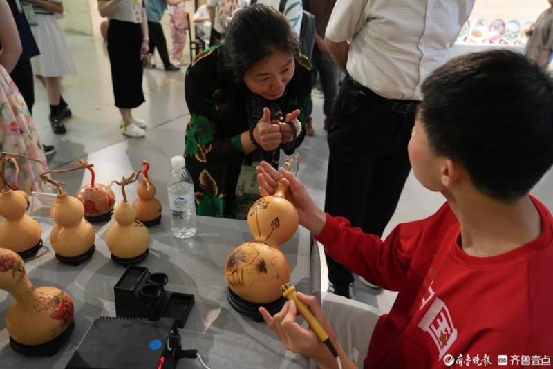 滕州市特殊儿童美术作品展览在山东美术馆启动，共赏生活中的美好