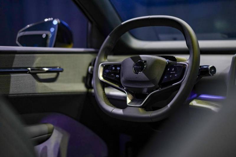 沃尔沃EX30纯电SUV正式上市，起售价20.08万元
