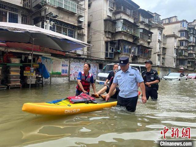 广西经历极端强降雨多地发生内涝，降雨量创历史新高