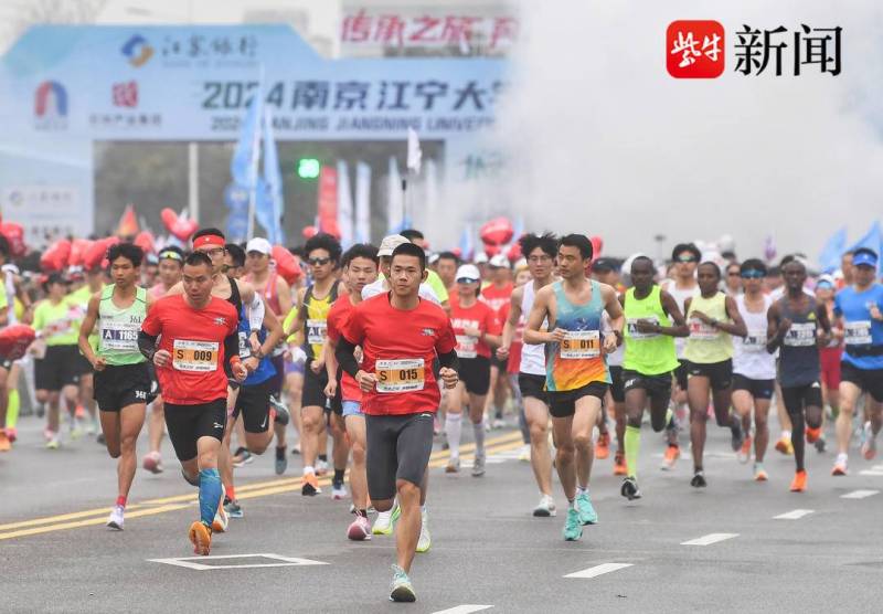 南京馬拉松激情開跑，萬名跑者共赴江甯大學城賽事