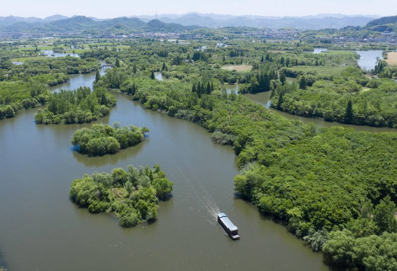 夏花网｜缤纷国度，白塔湖畔 初夏花影舞动