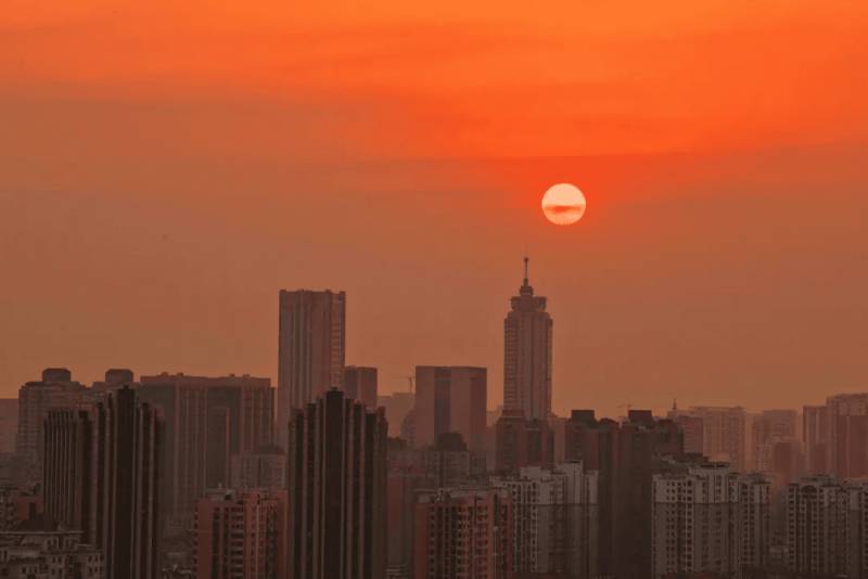 靖雯害羞的不知所措太可爱了，聚餐后他轻轻抱住我