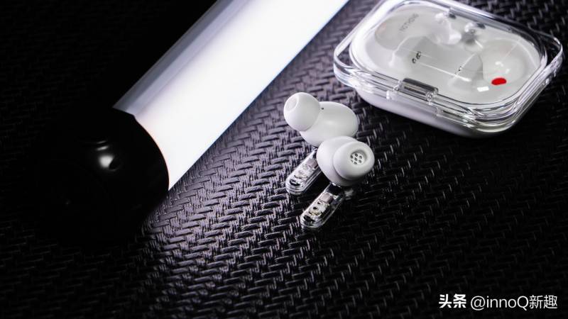 耳机美学新高度，699元Nothing Ear(a)，透明设计尽显品味