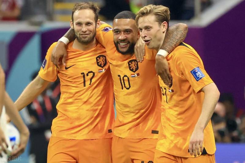 世界杯-加克波连续三场进球 德容破门 荷兰2-0头名晋级 卡塔尔三连败