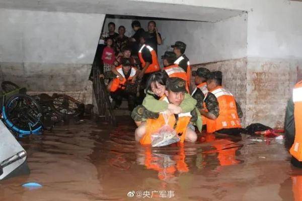 【主播说一说】重庆万州洪涝已致15人遇难，救援行动全面展开