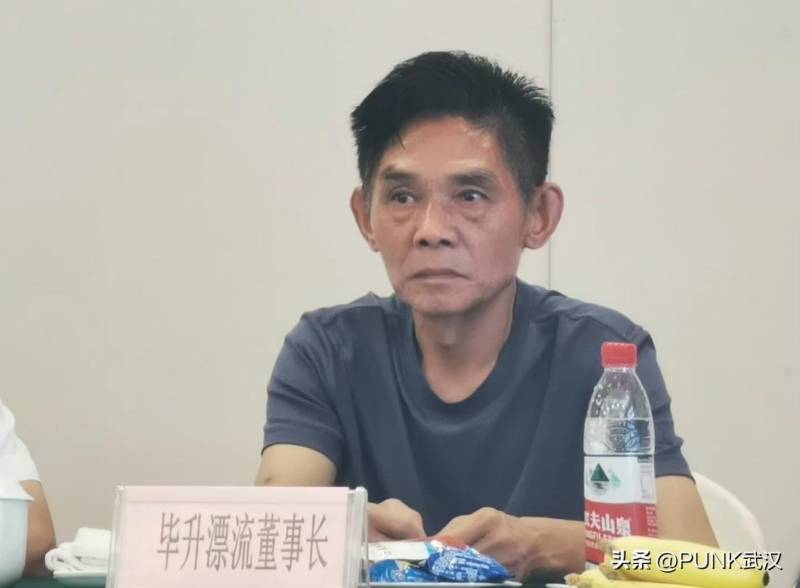 毕升大峡谷漂流有趣人类周末，千人共划波涛，浪尖上享受激情时光