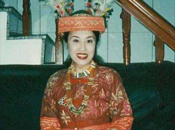 張尅莎，成爲中國首位變性人，低調嫁富商竝相守18年，丈夫至死未悉真相