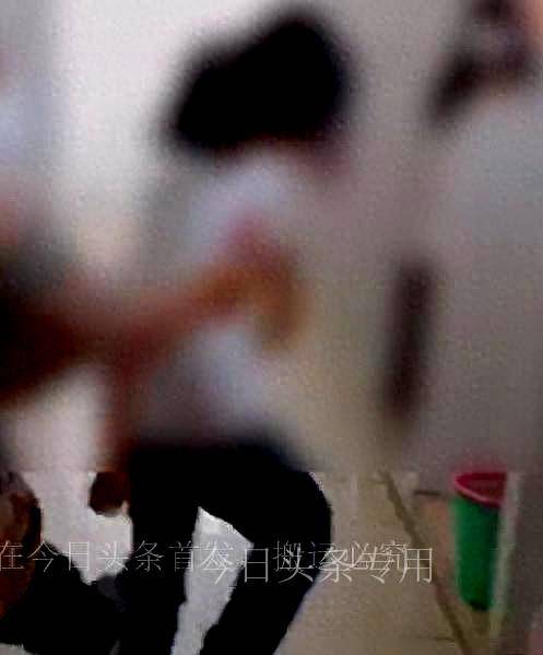 武漢東湖學院保安扔外賣推搡外賣員，校方啓動調查
