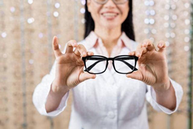戴眼镜后，视力是否会持续恶化？