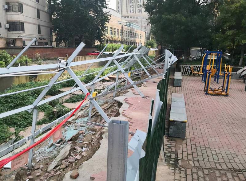 郑州小区暴雨后墙体倒塌引争议，维修费用高达129万