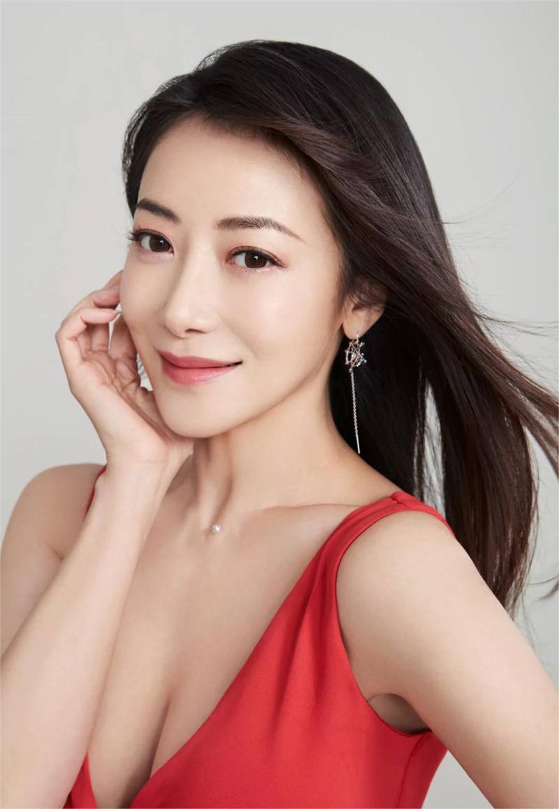 中国内地女演员陈紫函被传怀孕，回应称只是珍珠耳环的视觉效果