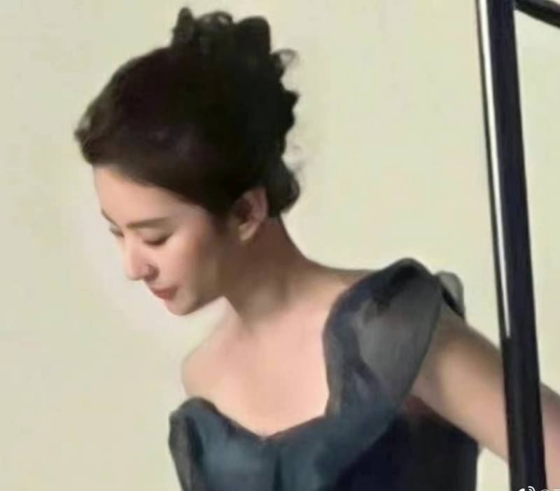 劉亦菲黑色婚紗路透，網民驚豔，結婚一定要穿這件！