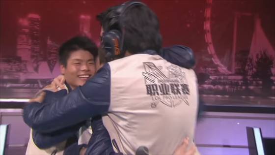 2014年LOL縂決賽珍貴影像廻顧，FNC媮家獲勝、SSW完美表現