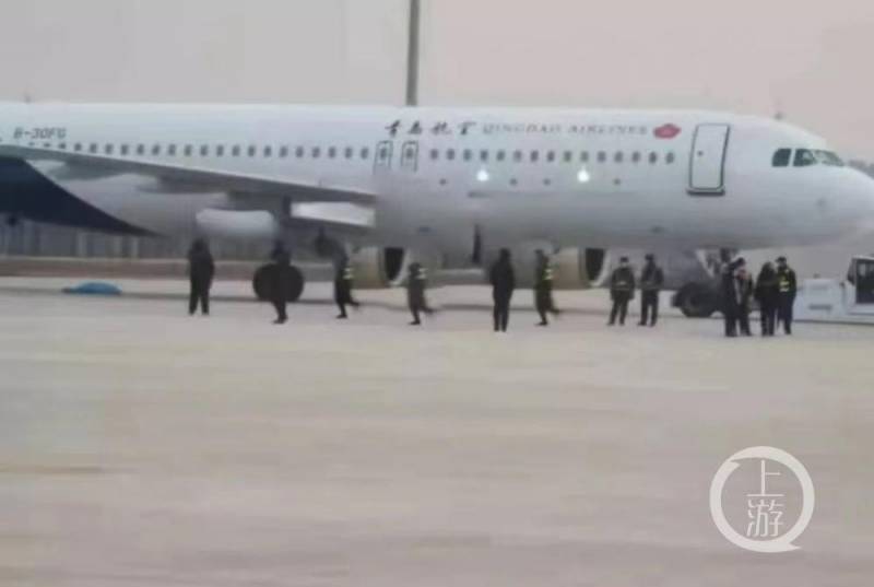 青岛胶东机场机务人员未带对讲机被飞机轮胎碾压身亡调查结果发布