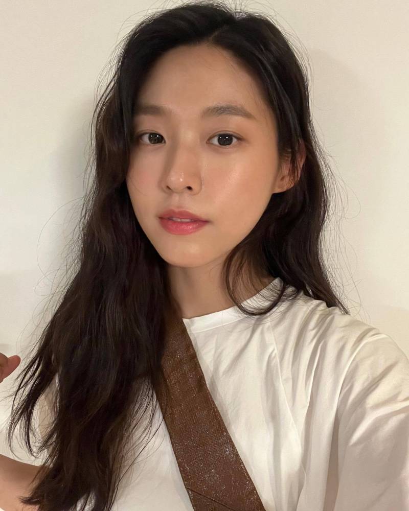 【我獨自生活】韓國女明星純素顔上鏡，27嵗金雪炫展現自然之美